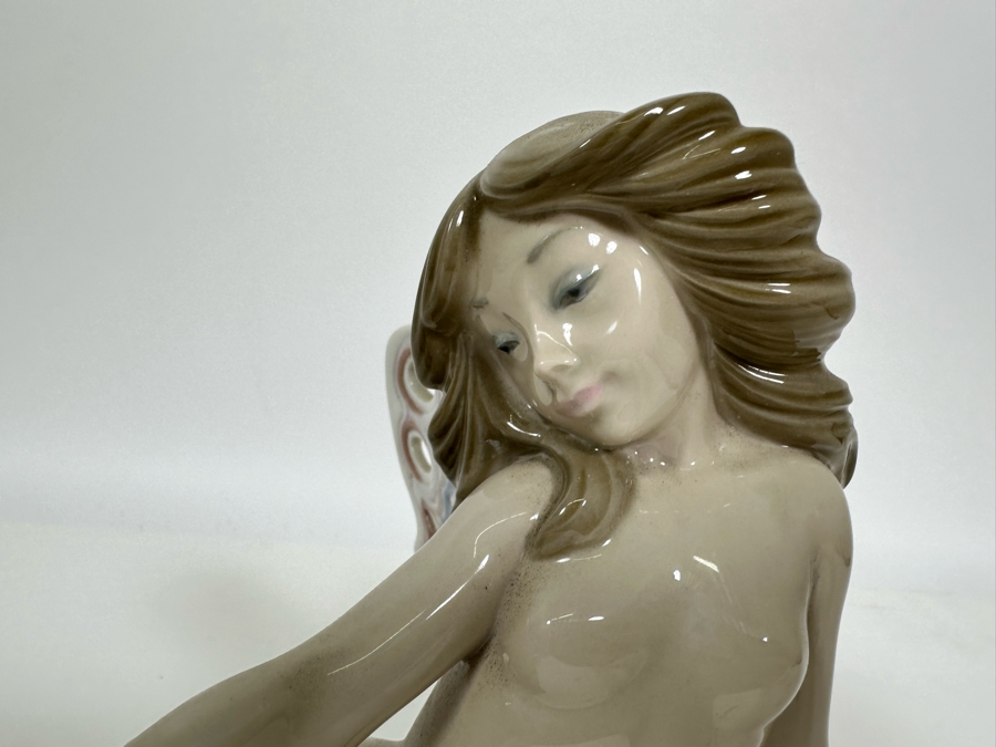 Lladro 'Butterfly Girl' Porcelain Figurine 11W x 7H [Photo 11]