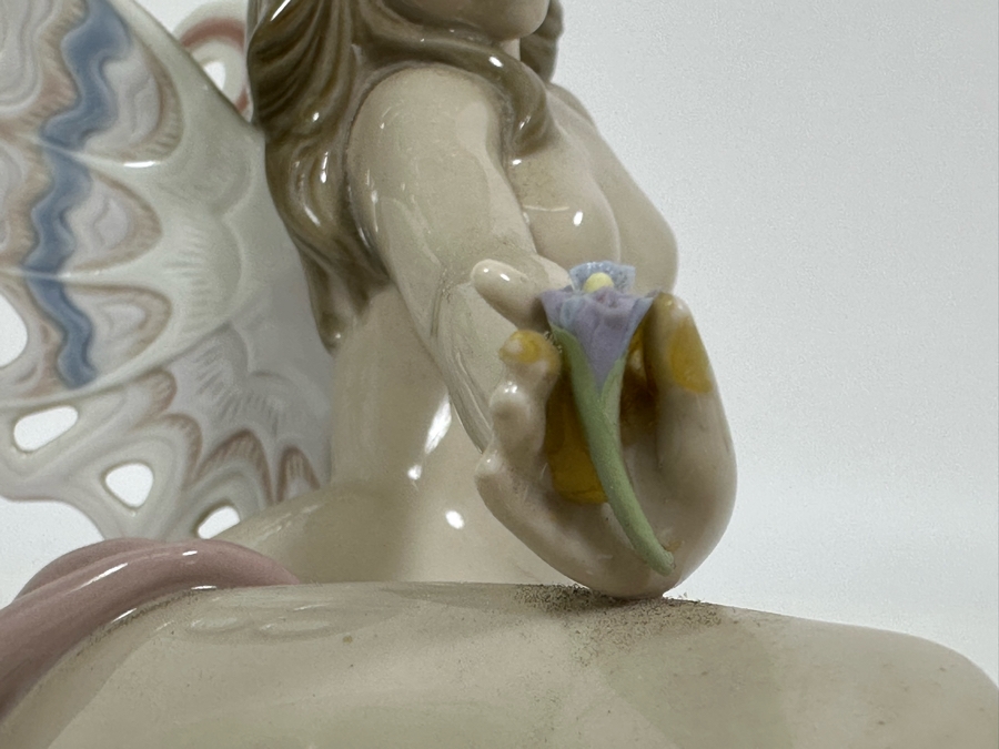 Lladro 'Butterfly Girl' Porcelain Figurine 11W x 7H [Photo 14]