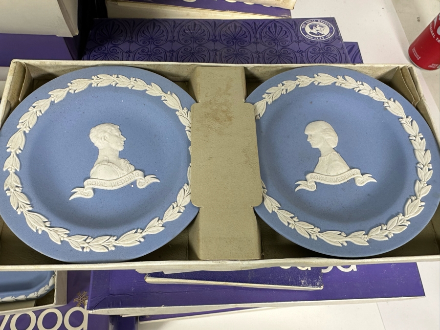 Huge Collection Of Wedgwood England Trinket Dishes & Plates Including The Royal Wedding, American Independence Plates, Christmas Plates & Mother's Day Plates [Photo 6]
