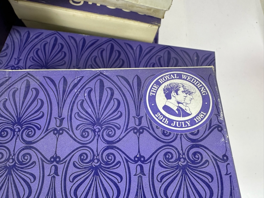 Huge Collection Of Wedgwood England Trinket Dishes & Plates Including The Royal Wedding, American Independence Plates, Christmas Plates & Mother's Day Plates [Photo 7]