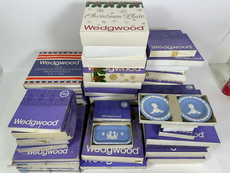Huge Collection Of Wedgwood England Trinket Dishes & Plates Including The Royal Wedding, American Independence Plates, Christmas Plates & Mother's Day Plates [Photo 4]