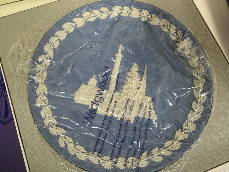 Huge Collection Of Wedgwood England Trinket Dishes & Plates Including The Royal Wedding, American Independence Plates, Christmas Plates & Mother's Day Plates [Photo 21]