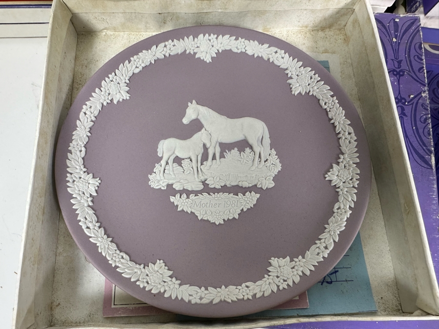 Huge Collection Of Wedgwood England Trinket Dishes & Plates Including The Royal Wedding, American Independence Plates, Christmas Plates & Mother's Day Plates [Photo 18]