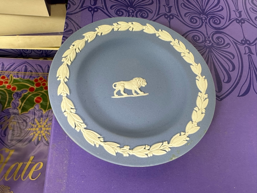 Huge Collection Of Wedgwood England Trinket Dishes & Plates Including The Royal Wedding, American Independence Plates, Christmas Plates & Mother's Day Plates [Photo 14]