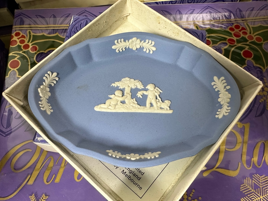 Huge Collection Of Wedgwood England Trinket Dishes & Plates Including The Royal Wedding, American Independence Plates, Christmas Plates & Mother's Day Plates [Photo 13]