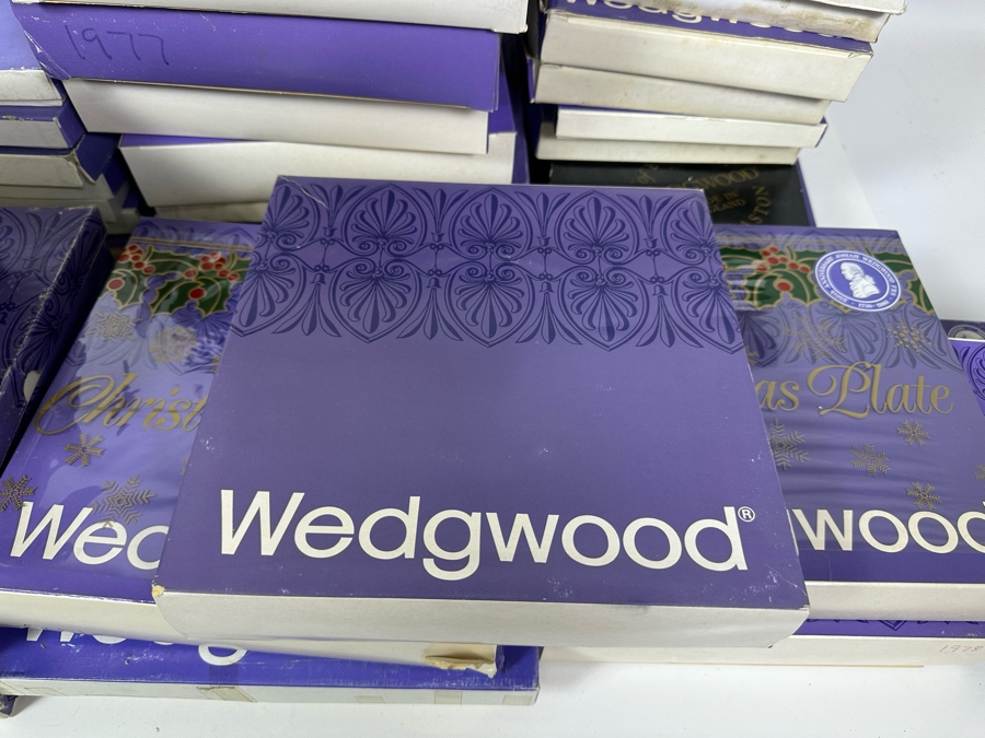 Huge Collection Of Wedgwood England Trinket Dishes & Plates Including The Royal Wedding, American Independence Plates, Christmas Plates & Mother's Day Plates [Photo 16]