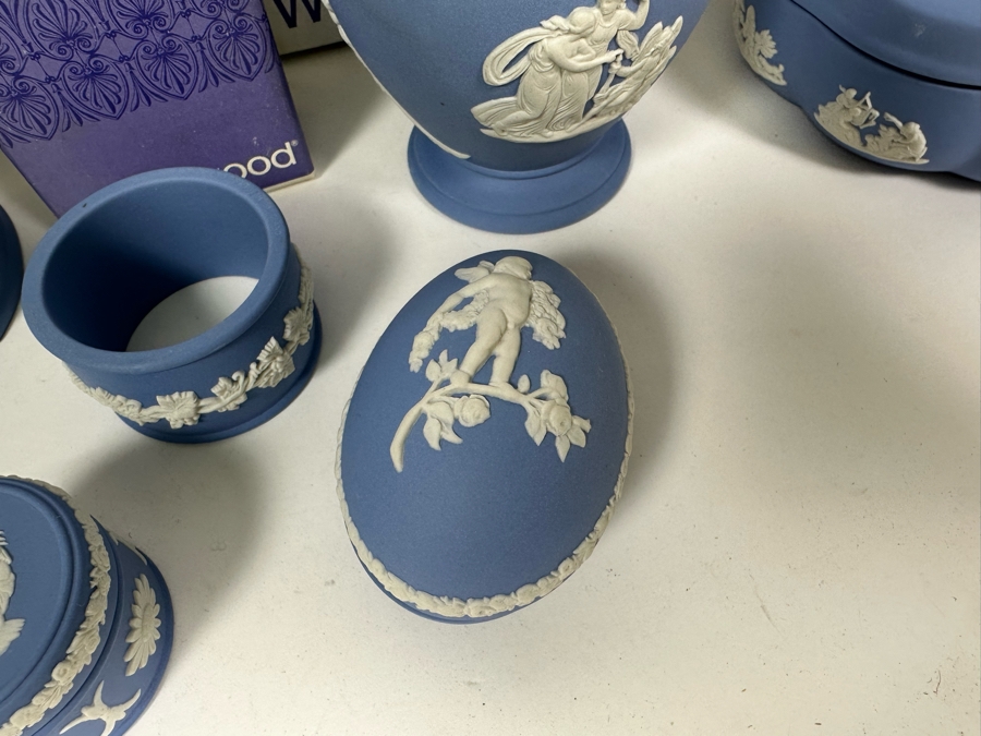 Large Collection Of English Wedgwood Jasperware Some With Original Boxes [Photo 8]