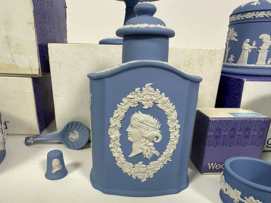 Large Collection Of English Wedgwood Jasperware Some With Original Boxes [Photo 6]
