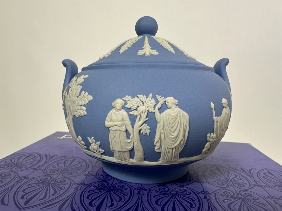Large Collection Of English Wedgwood Jasperware Some With Original Boxes [Photo 14]