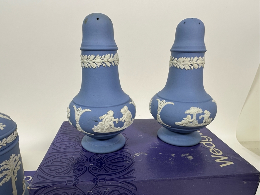 Large Collection Of English Wedgwood Jasperware Some With Original Boxes [Photo 11]