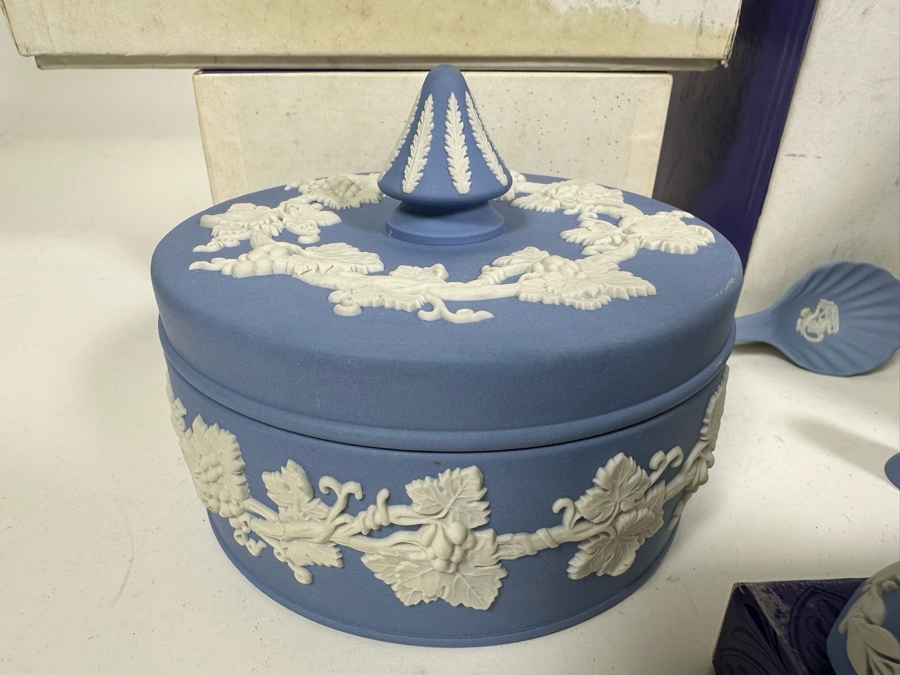 Large Collection Of English Wedgwood Jasperware Some With Original Boxes [Photo 3]