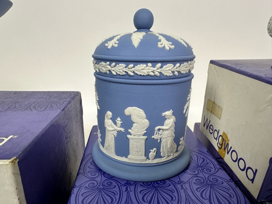 Large Collection Of English Wedgwood Jasperware Some With Original Boxes [Photo 12]