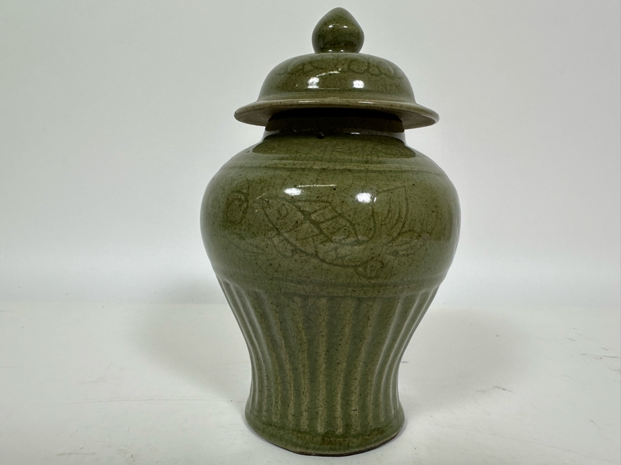 Vintage Chinese Green Porcelain Lidded Jar 7H [Photo 3]