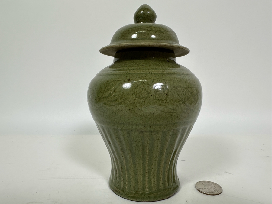 Vintage Chinese Green Porcelain Lidded Jar 7H [Photo 7]