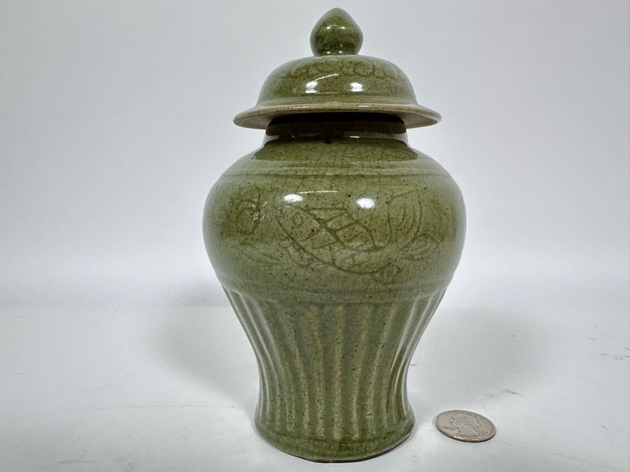 Vintage Chinese Green Porcelain Lidded Jar 7H [Photo 2]