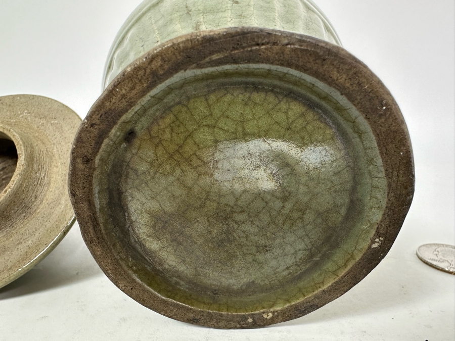 Vintage Chinese Green Porcelain Lidded Jar 7H [Photo 13]