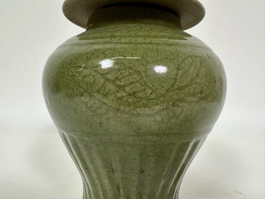 Vintage Chinese Green Porcelain Lidded Jar 7H [Photo 9]