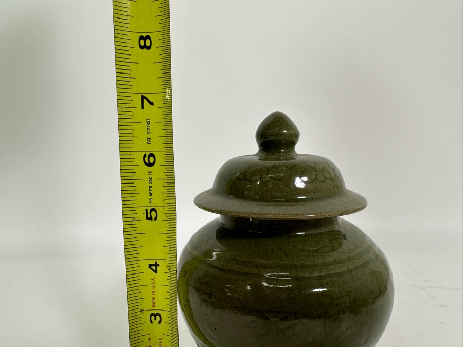 Vintage Chinese Green Porcelain Lidded Jar 7H [Photo 15]