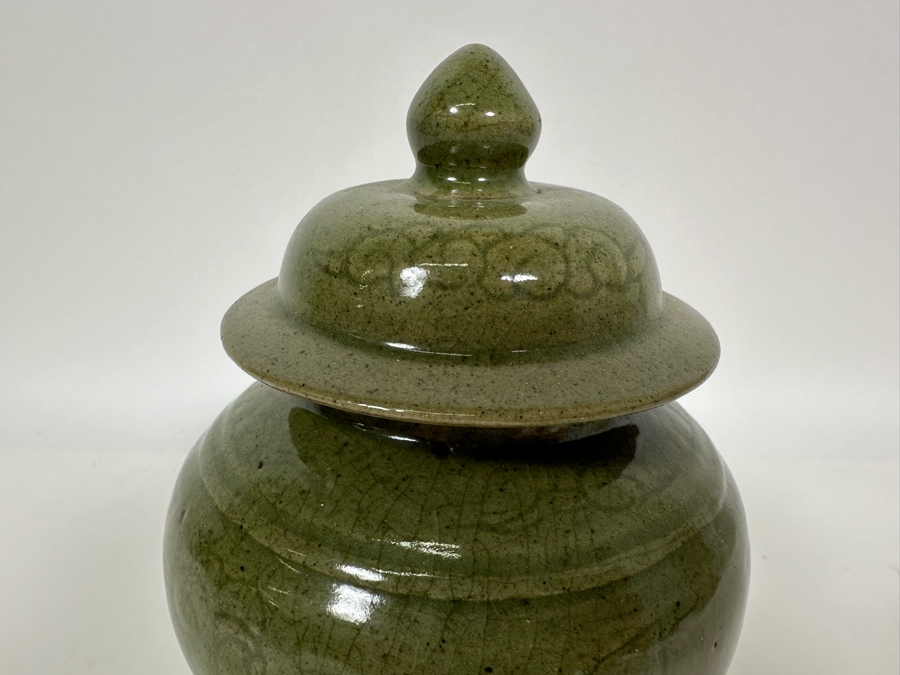 Vintage Chinese Green Porcelain Lidded Jar 7H [Photo 5]