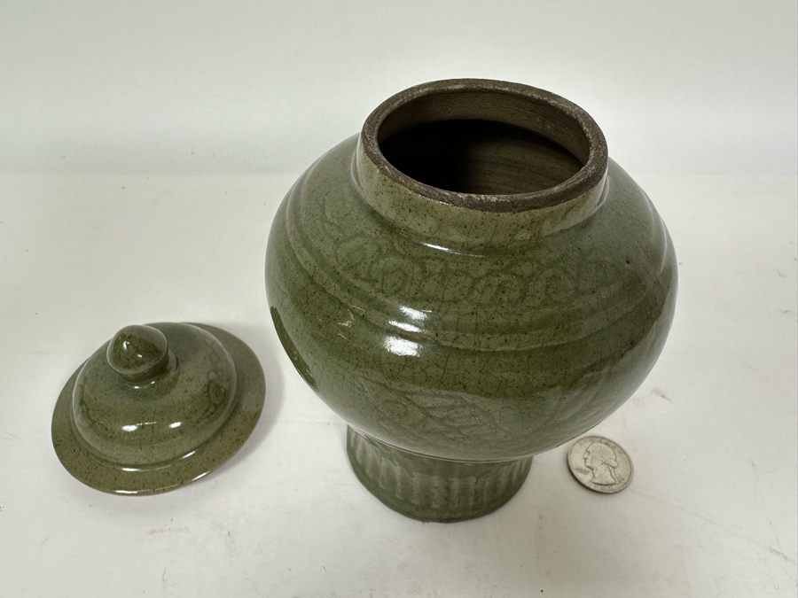 Vintage Chinese Green Porcelain Lidded Jar 7H [Photo 10]