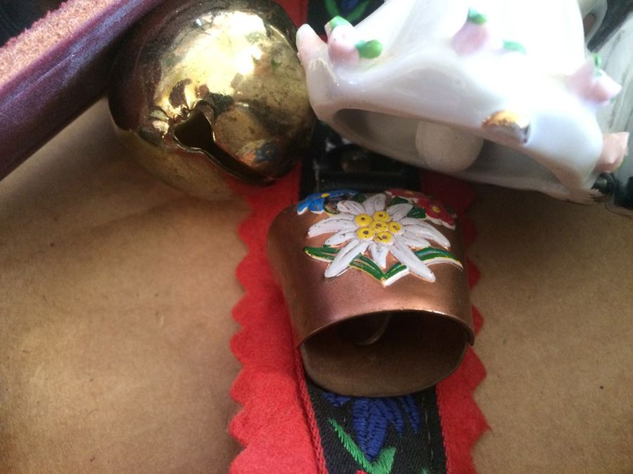 Blue & White / Bell Lot [Photo 4]