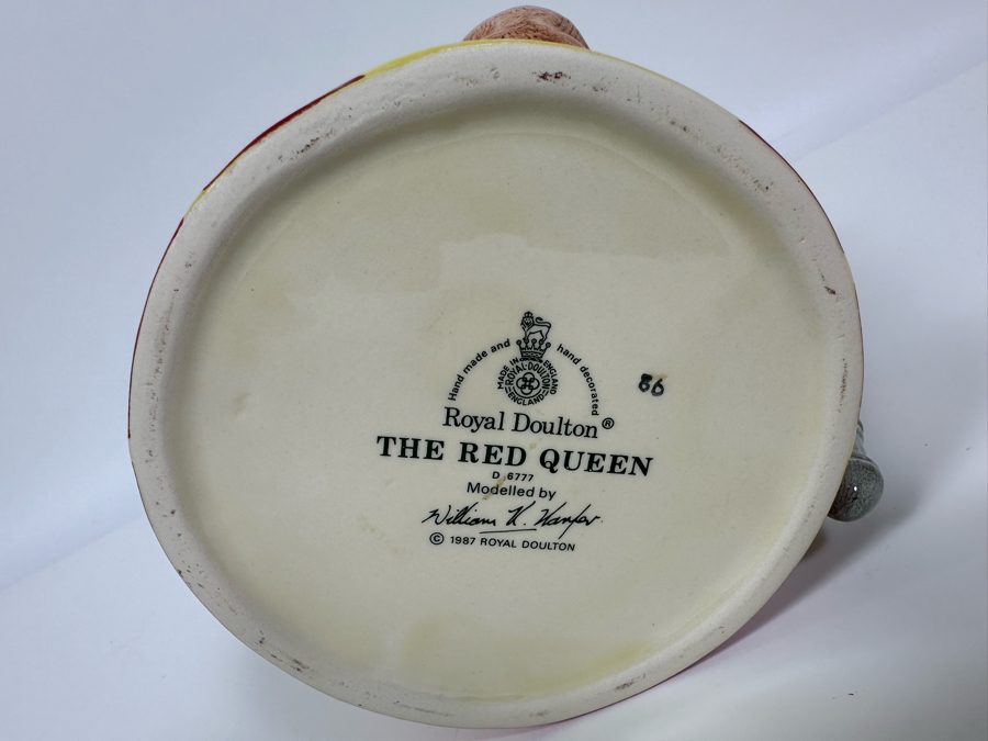 Vintage 1987 Royal Doulton Toby Mug 'The Red Queen' D6777 Large Made In England 7H [Photo 6]