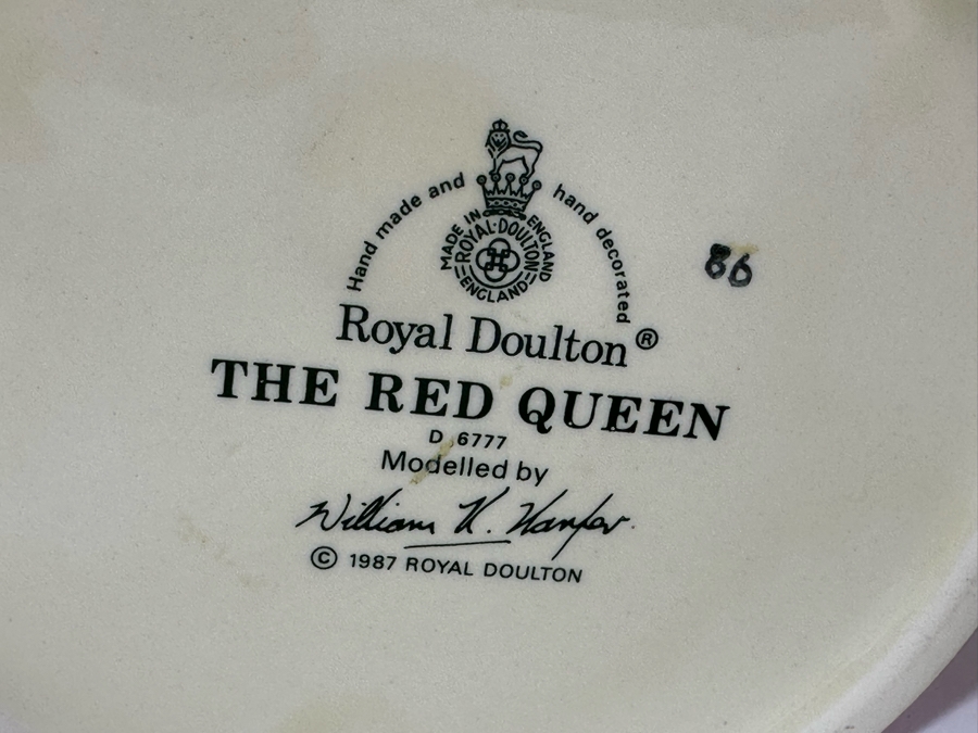 Vintage 1987 Royal Doulton Toby Mug 'The Red Queen' D6777 Large Made In England 7H [Photo 7]