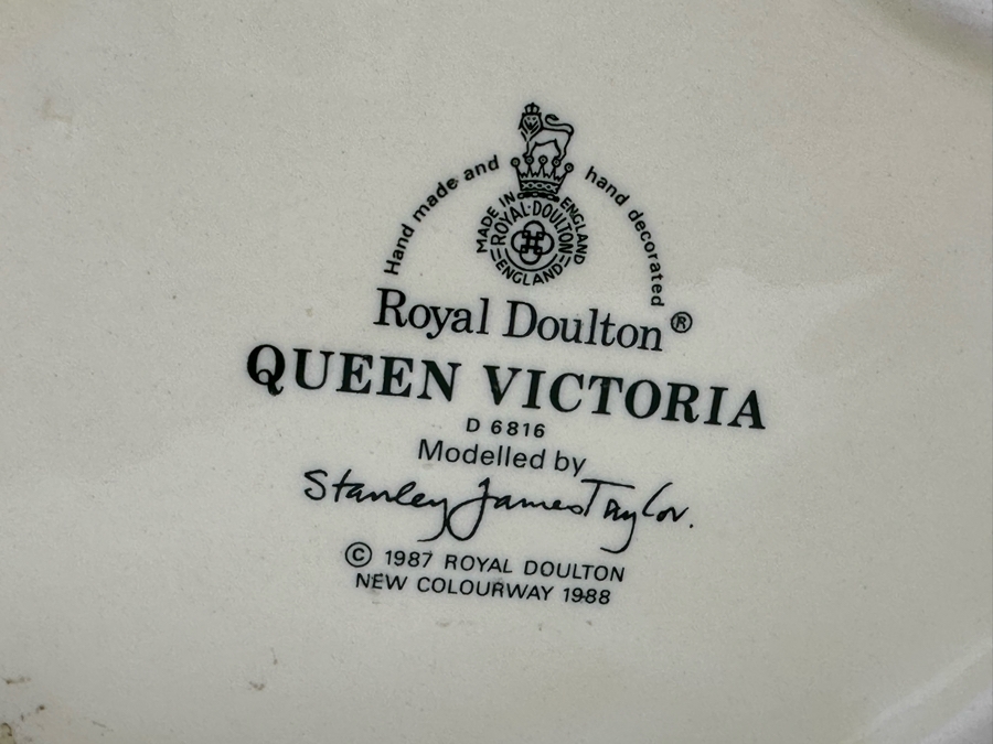 Vintage 1987 Royal Doulton Toby Mug 'Queen Victoria' D6816 Large Made In England 7H [Photo 7]