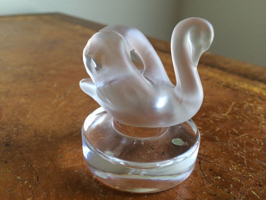 Lalique France Frosted Swan [Photo 1]