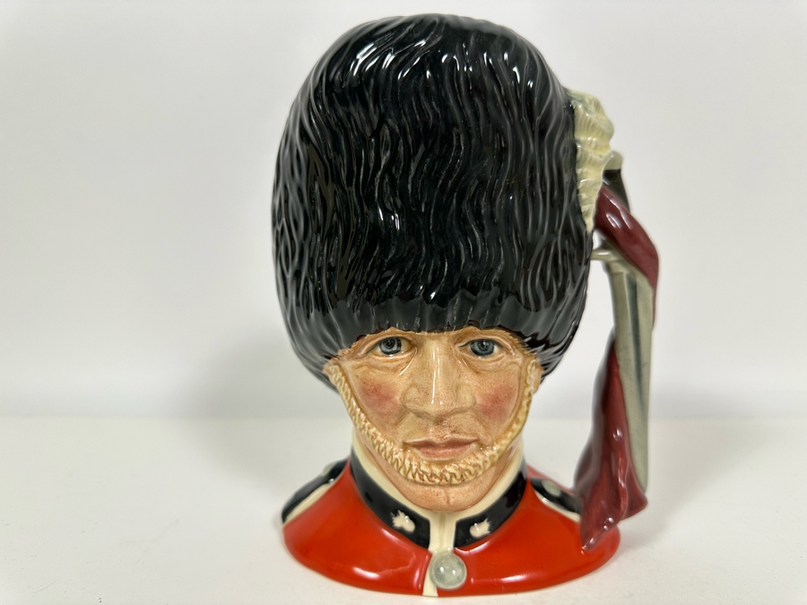 Vintage 1986 Royal Doulton Toby Mug 'The Guardsman' D6755 Large Made In England 8H [Photo 2]