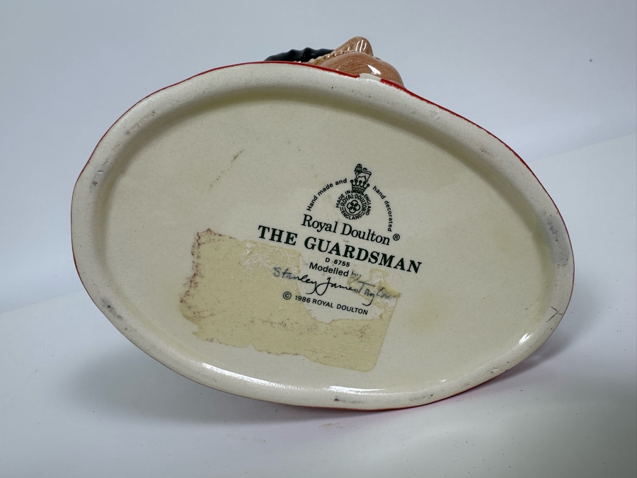 Vintage 1986 Royal Doulton Toby Mug 'The Guardsman' D6755 Large Made In England 8H [Photo 6]