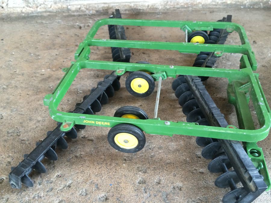 John Deere Combine w/ Yellow Top and Accessory Toy [Photo 11]