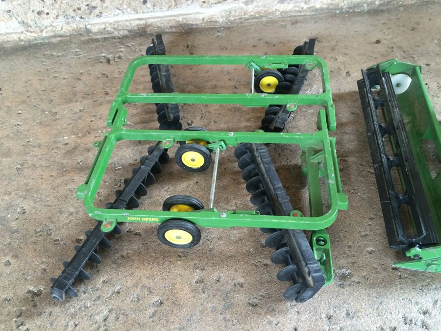 John Deere Combine w/ Yellow Top and Accessory Toy [Photo 4]