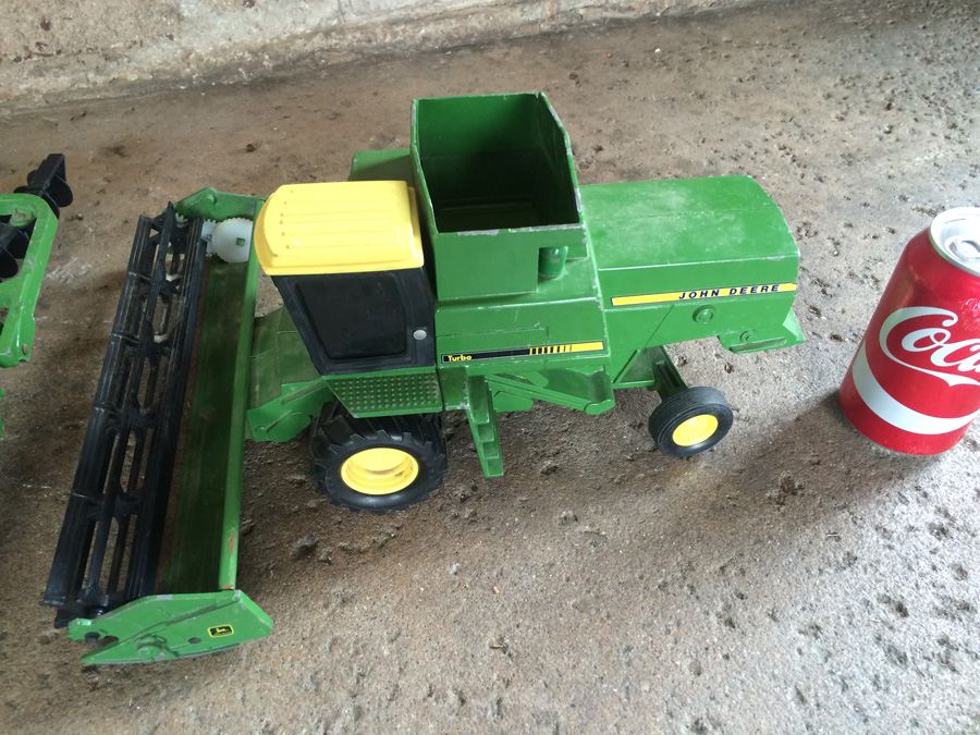 John Deere Combine w/ Yellow Top and Accessory Toy [Photo 5]