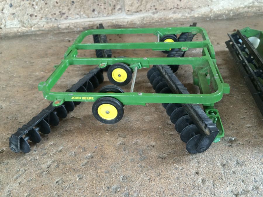 John Deere Combine w/ Yellow Top and Accessory Toy [Photo 3]