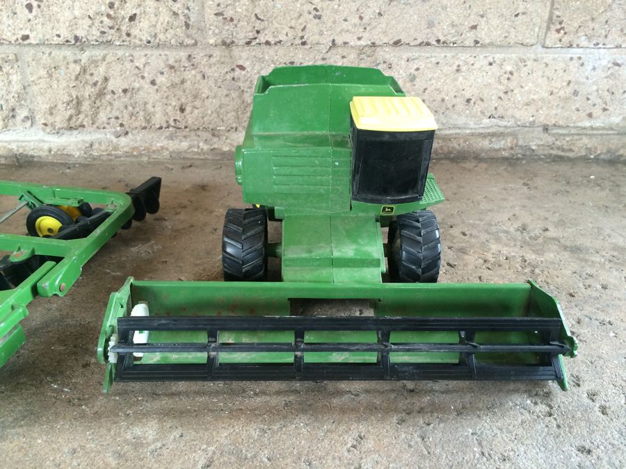 John Deere Combine w/ Yellow Top and Accessory Toy [Photo 15]
