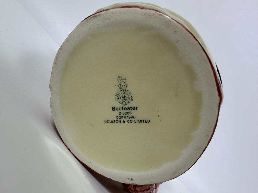 Vintage 1946 Royal Doulton Toby Mug 'Beefeater' D6206 Large Made In England 6.5H [Photo 6]