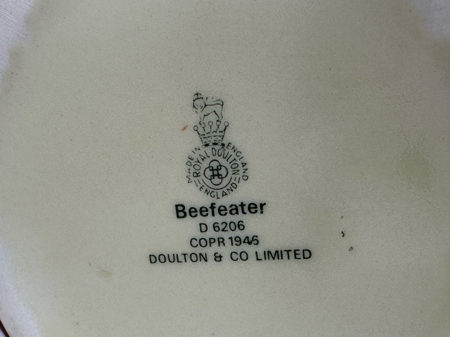 Vintage 1946 Royal Doulton Toby Mug 'Beefeater' D6206 Large Made In England 6.5H [Photo 7]