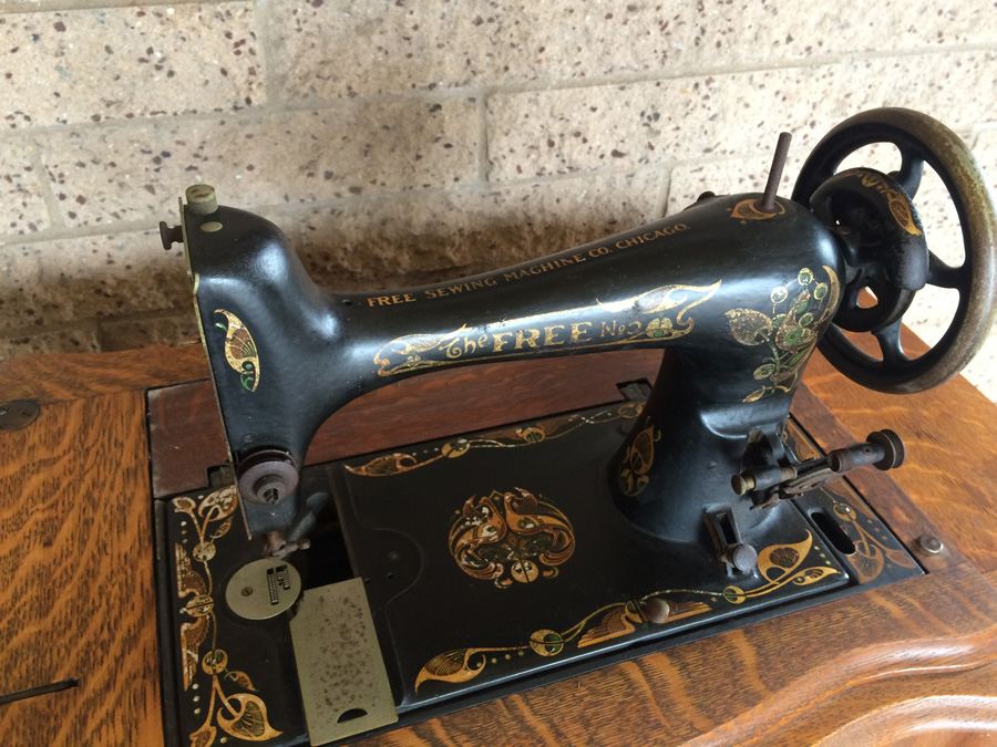 Vintage Treadle Sewing Machine - Free Sewing Machine Co - The Free No. 5 [Photo 16]