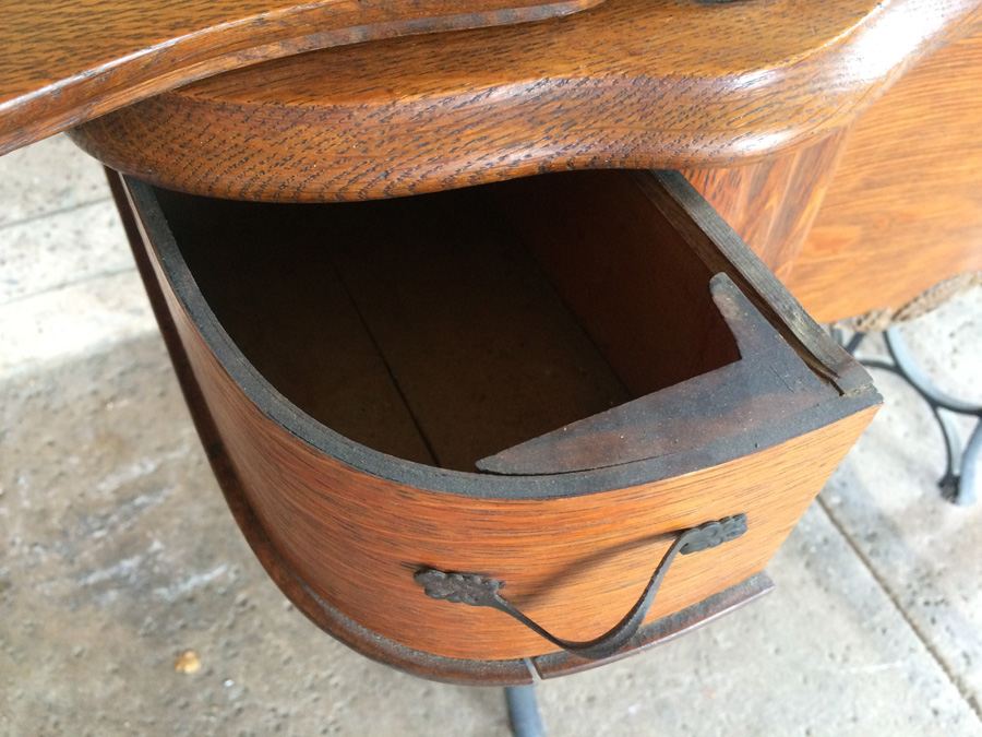 Vintage Treadle Sewing Machine - Free Sewing Machine Co - The Free No. 5 [Photo 17]