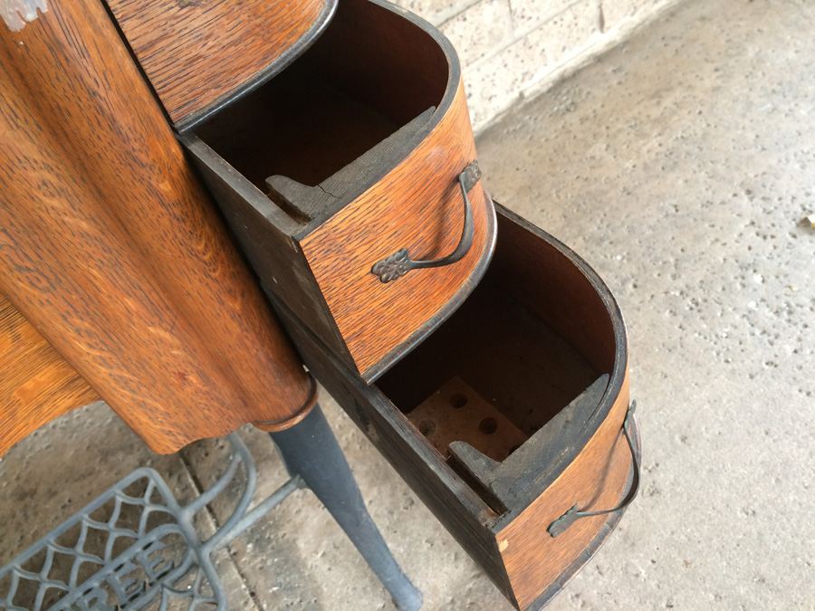 Vintage Treadle Sewing Machine - Free Sewing Machine Co - The Free No. 5 [Photo 22]