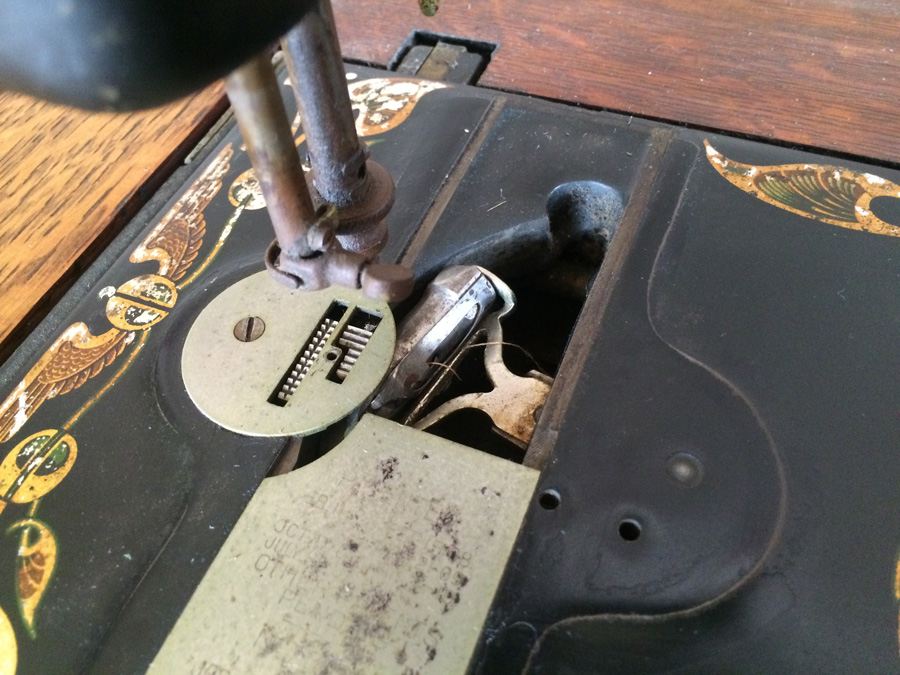 Vintage Treadle Sewing Machine - Free Sewing Machine Co - The Free No. 5