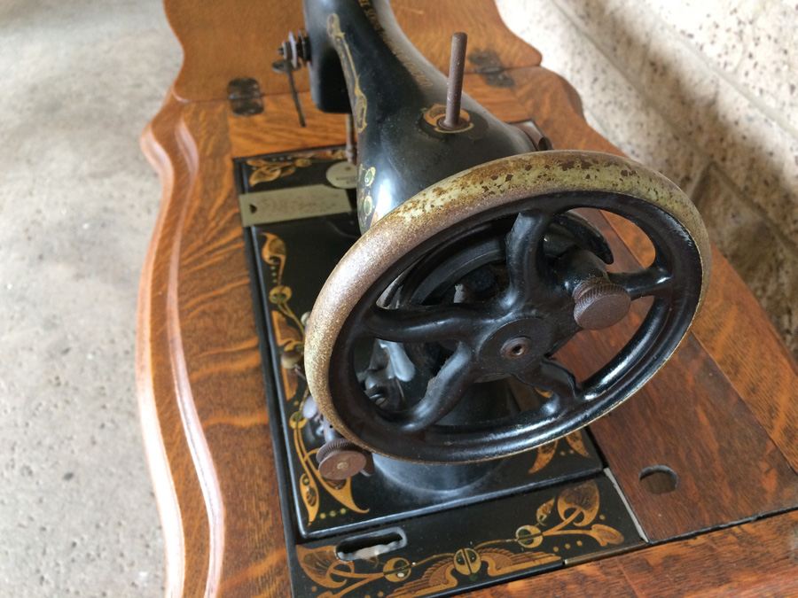 Vintage Treadle Sewing Machine - Free Sewing Machine Co - The Free No. 5 [Photo 14]