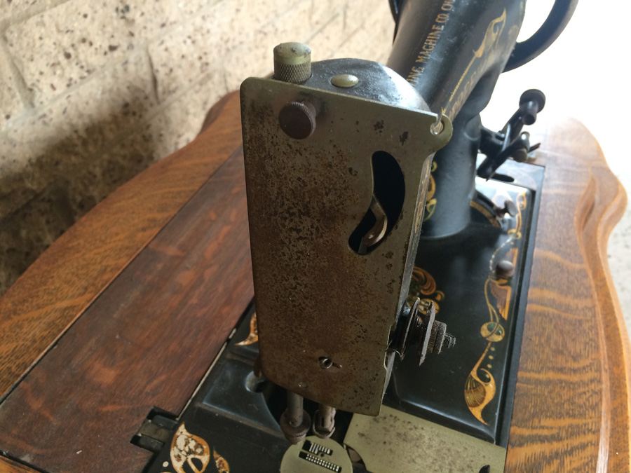 Vintage Treadle Sewing Machine - Free Sewing Machine Co - The Free No. 5 [Photo 15]