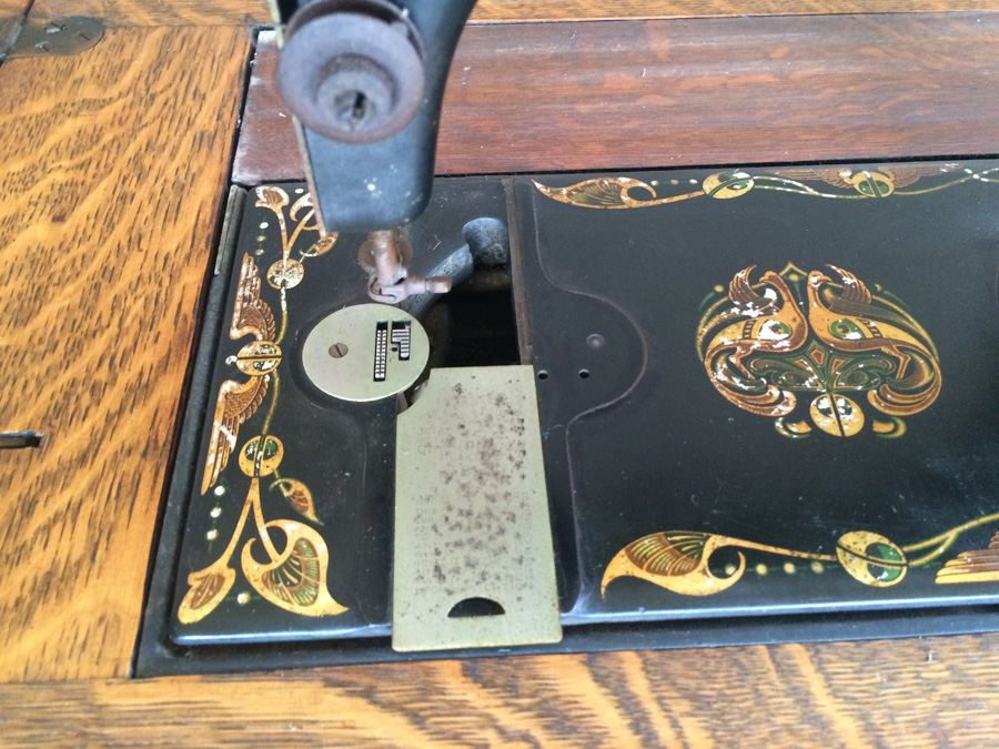 Vintage Treadle Sewing Machine - Free Sewing Machine Co - The Free No. 5 [Photo 11]