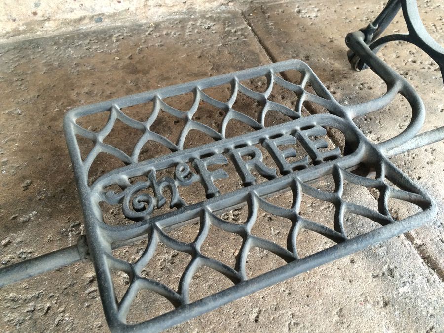 Vintage Treadle Sewing Machine - Free Sewing Machine Co - The Free No. 5 [Photo 3]