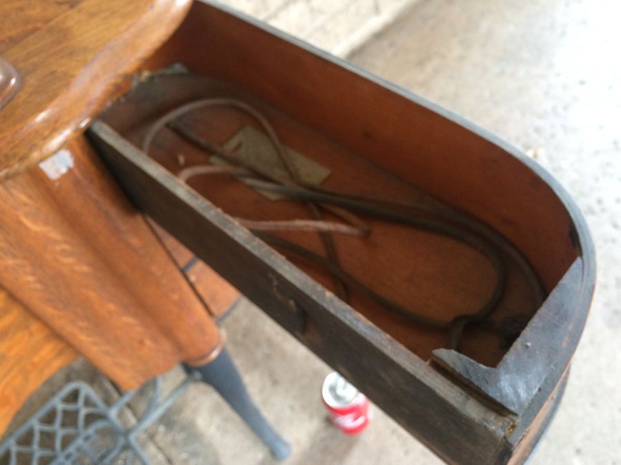 Vintage Treadle Sewing Machine - Free Sewing Machine Co - The Free No. 5 [Photo 21]