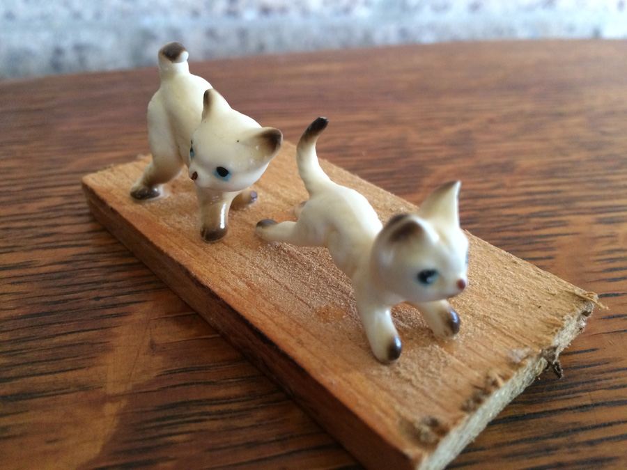 Vintage Cat Figurines (Glued To Board) [Photo 2]