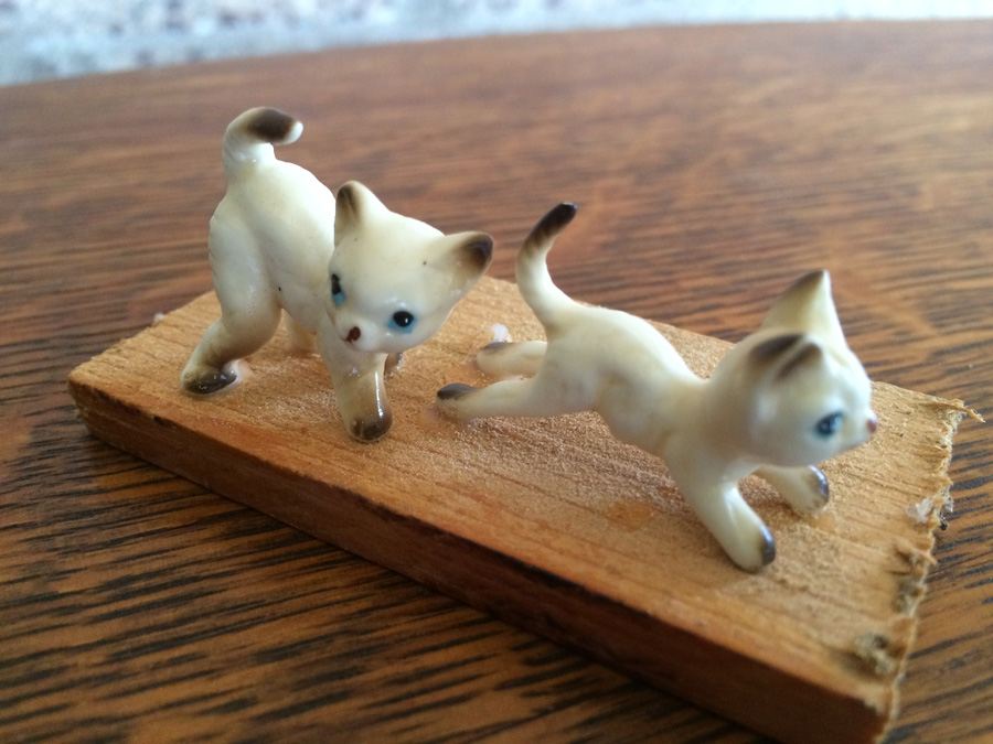Vintage Cat Figurines (Glued To Board) [Photo 7]