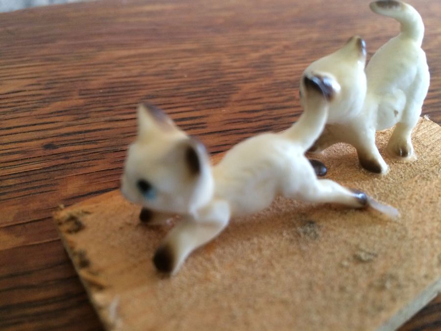 Vintage Cat Figurines (Glued To Board) [Photo 5]
